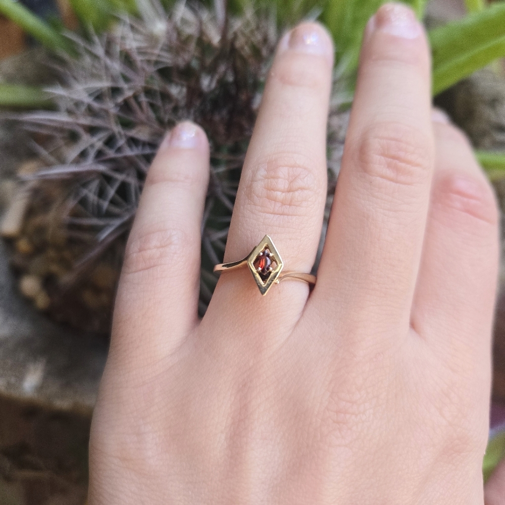 Vintage 10K Solid Gold Dainty Modernist Garnet Ring, size 5.5